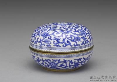 图片[2]-Copper box with painted enamel decor of blue flowers on a white ground, Qing dynasty, Qianlong reign (1736-1795)-China Archive